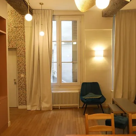 Bel Renove Dans Le Marais Paris